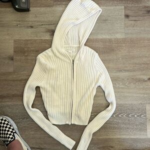Aeropostale size small, cropped zipped up sweater perfect condition